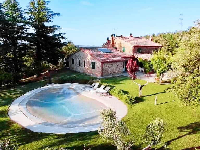 House with BBQ, terrace & private pool in Terni