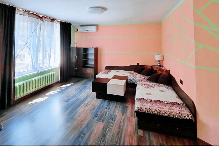 2Bed Apartment Sleeps 6 Wifi & On Site Parking