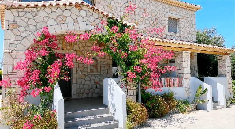 Rental apartment with terrace & yard | Pets allowed — photo 3