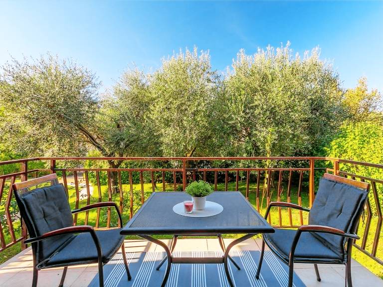 Vacation home with terrace & BBQ | Pets allowed in Medulin