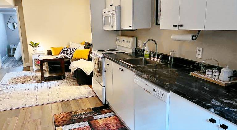 Yellow Door Suite — photo 3