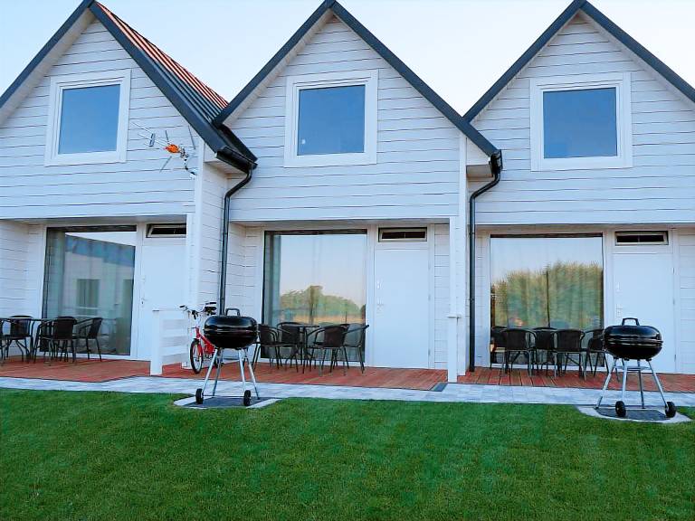 Vacation home with grill, yard & terrace — photo 2