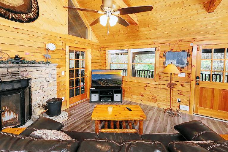 Child-friendly ample cabin with BBQ & hot tub | Mountain view | Pets are welcome — photo 5