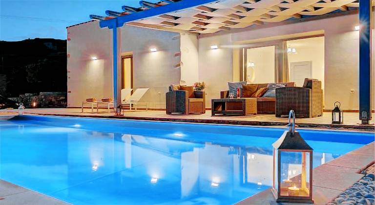 Villa with jacuzzi & pool in Paro