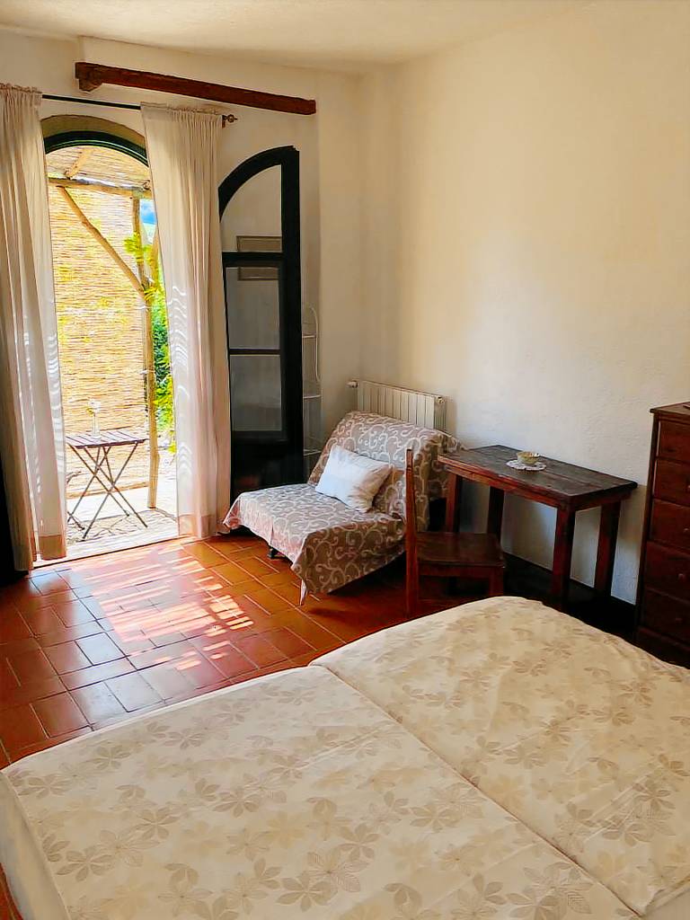Agriturismo Sant'Emilia con Ristorante - Tra Mare e Città - Pomarance -Toscana: Camera doppia n. 5 - Colazione gratuita, Bagno privato, 24 mq, Ristorante — photo 3