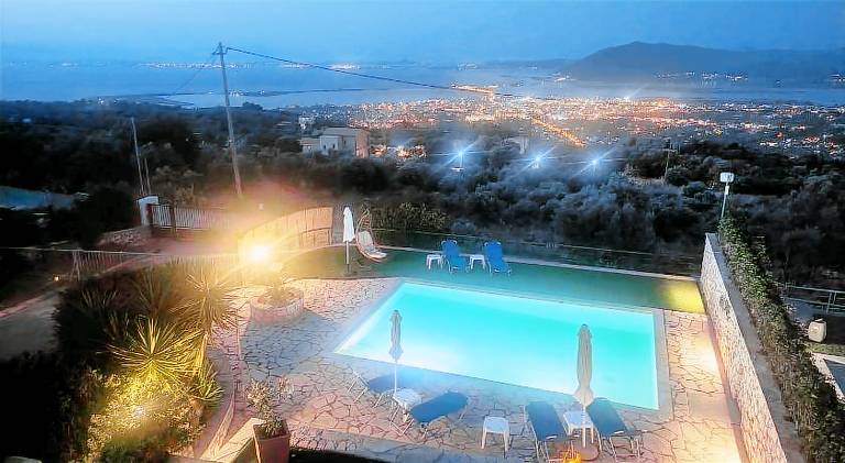 Fully equipped villa with yard, grill & patio | Dogs allowed — photo 3