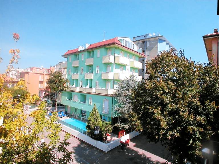 Rental apartment with yard, terrace & pool — photo 5