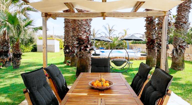 Fully equipped villa with garden, grill & jacuzzi | Next to the beach | Pets are welcome — photo 4