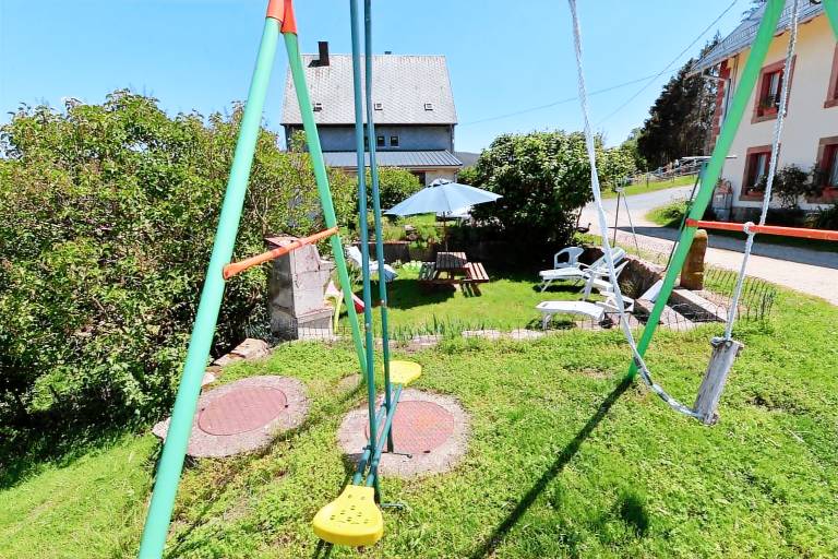 Family-oriented pleasant cottage with garden & grill | Mountain view | Dogs allowed — photo 5