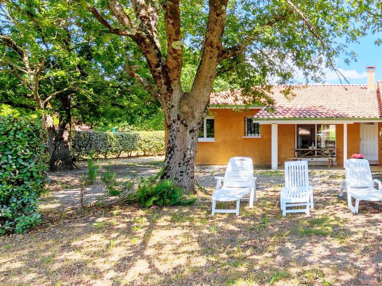 House with terrace, yard & BBQ — photo 2