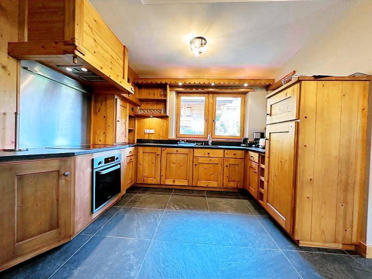 Traditional chalet with mountain view - 12 guests — photo 5
