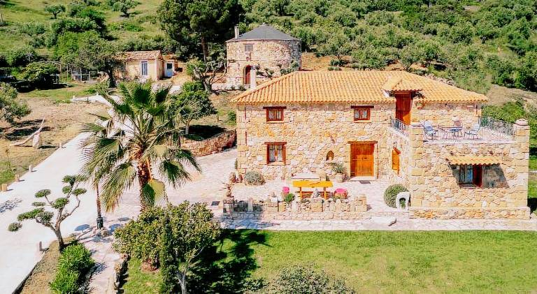 Fully equipped spacious vacation home with patio & garden | Pet-friendly in Zakynthos