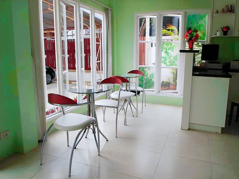 Serviced apartment with patio | Pet-friendly — photo 5