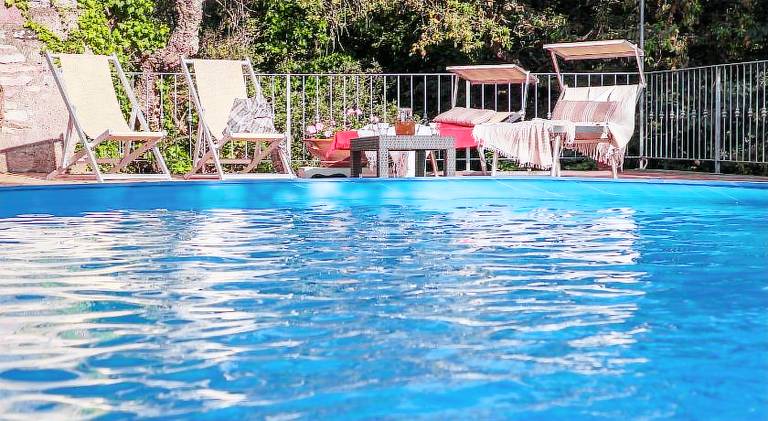 Vacation home with terrace, yard & pool in Sassetta