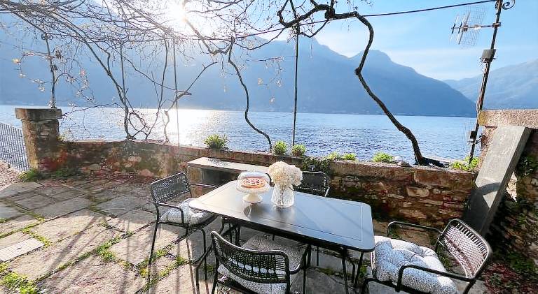 Rental apartment with 1 room for 4 persons in Lezzeno