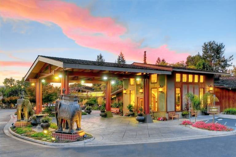 Dinah s Garden Hotel