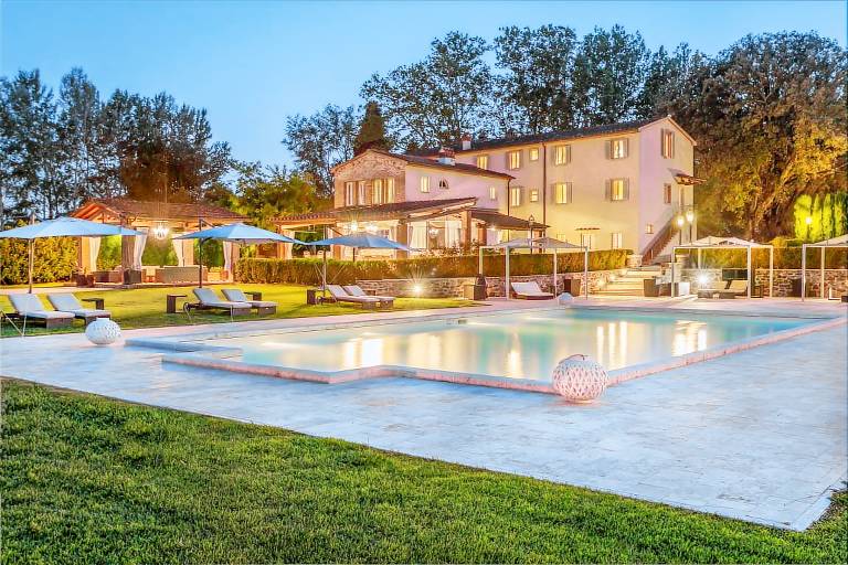 Children-friendly spacious villa with grill, hot tub & yard | Garden view | Pets allowed in Pistoia