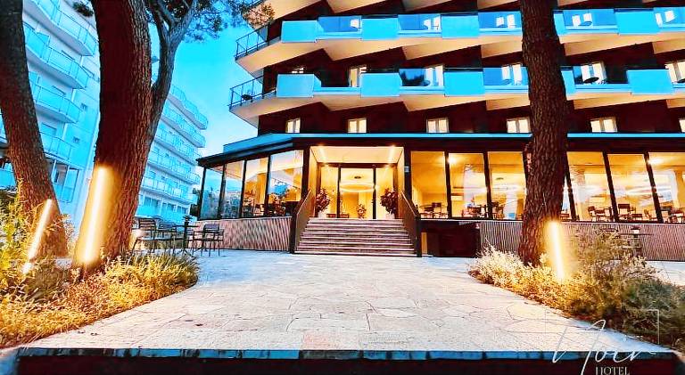 HOTEL NOIR - Free Brunch & Breakfast Until 13-00 - Vicinissimi a Mirabilandia in Milano Marittima