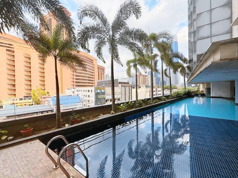 Apartment with sauna, jacuzzi & grill | Near Jalan Alor | Good for workation — photo 3