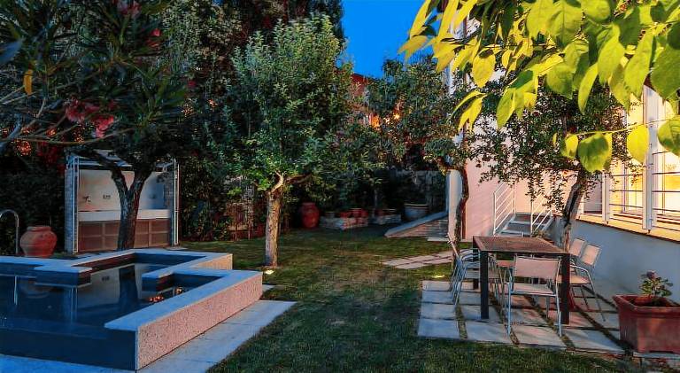 Rental apartment with barbecue, private pool & patio — photo 4