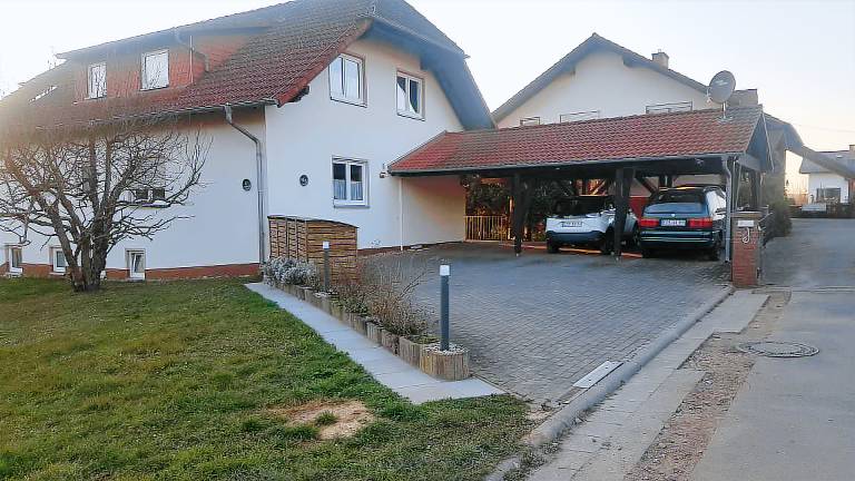 Family-friendly lovely rental apartment with patio, BBQ & garden | Garden view | Dogs allowed — photo 3