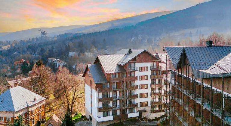 Charming serviced apartment with sauna, patio & jacuzzi | Pet-friendly in Swieradow-Zdroj