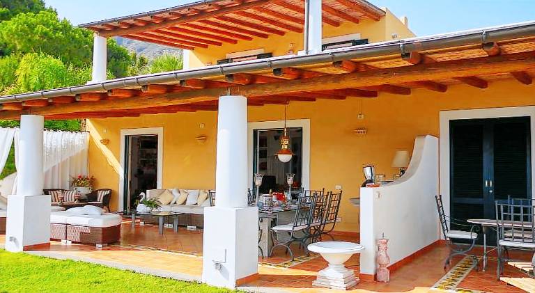 Villa with pool — photo 5