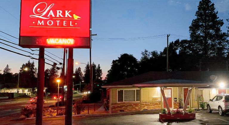 Lark Motel Willits — photo 5
