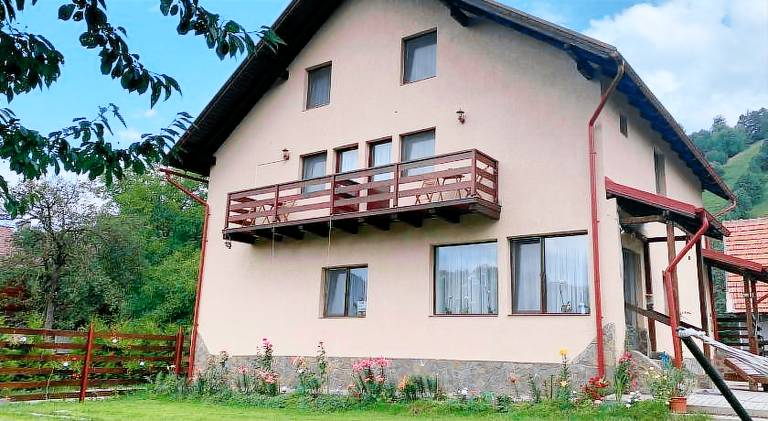 House with 4 rooms for 10 persons in Brasov