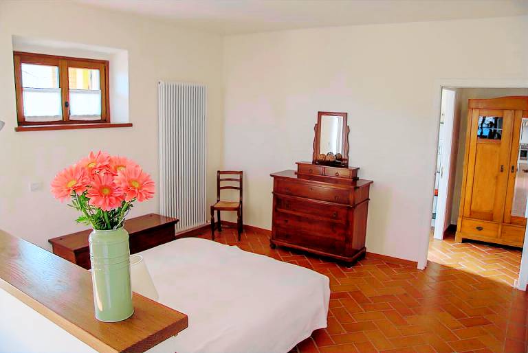 Holiday apartment with garden, pool & patio — photo 3