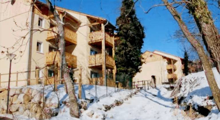 Rental apartment with private pool & terrace in Foix