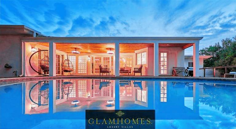 Villa with pool | Pet-friendly in Aventura, FL