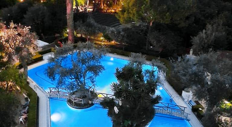 Holiday apartment with pool — photo 4