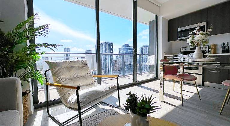 Holiday apartment with pool | Near Bayside Marketplace — photo 2