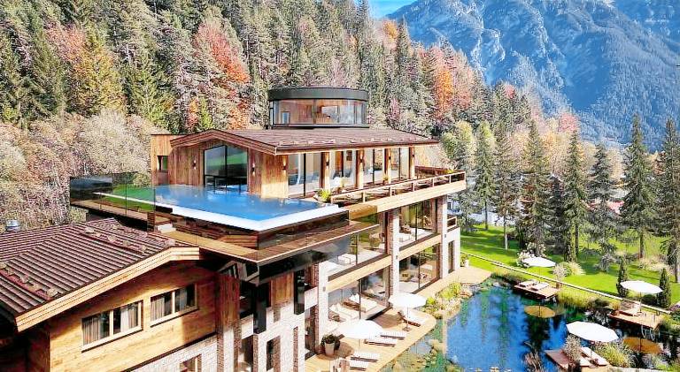 Chalet with pool, sauna & yard | Pets allowed — photo 4