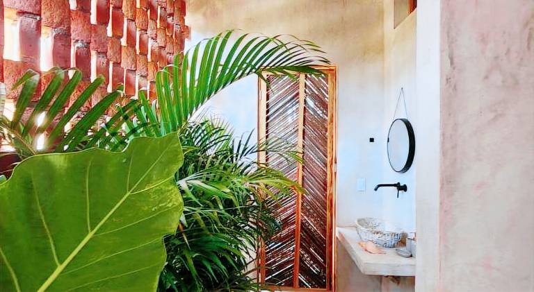 Rental apartment with yard, patio & private pool | Beach nearby | Pets allowed — photo 2