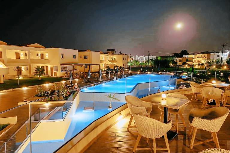 Silver Beach Hotel & Apartments in Platanias