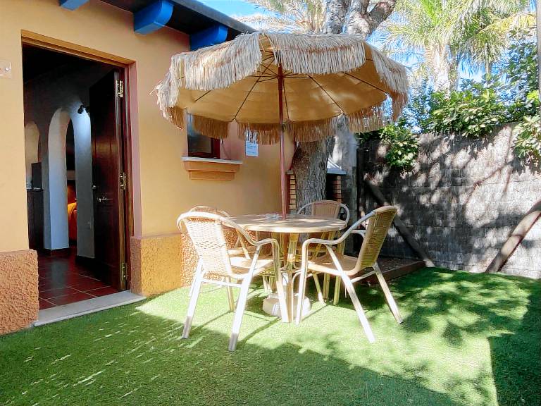 House with pool & yard | Beach view — photo 3