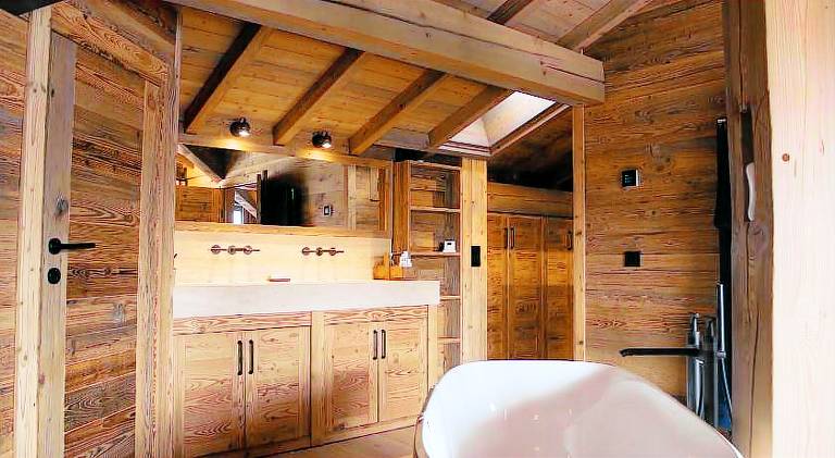 Chalet with terrace, hot tub & garden | Perfect for remote work — photo 5