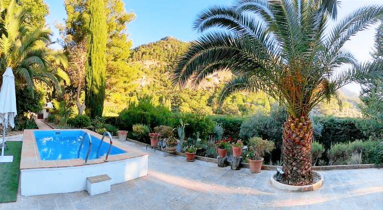 Vacation home with private pool, patio & yard — photo 2