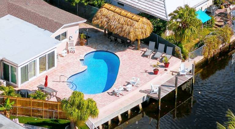Vacation home with pool | Pets are welcome — photo 3