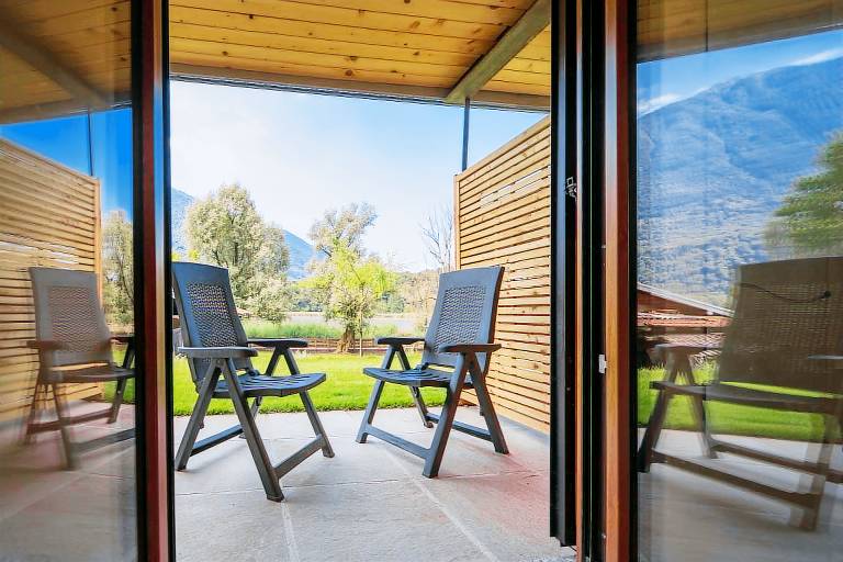 Child-friendly holiday apartment with patio, fast internet & sauna | Lake view | Dogs allowed in Porlezza