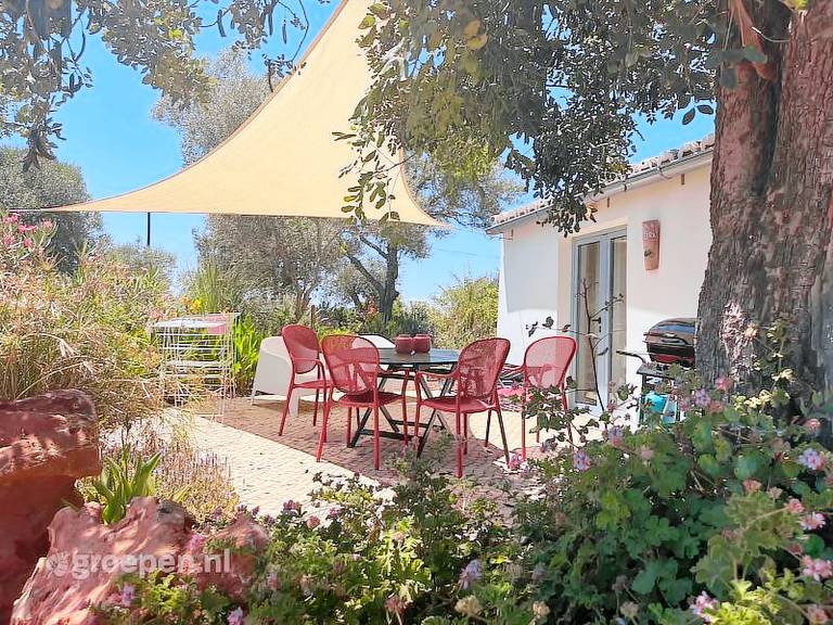 Fully equipped lovely house with patio, barbeque & private pool | Pets are welcome — photo 3