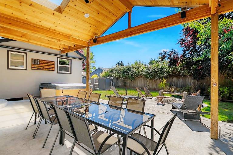 House with private pool in Eugene, OR