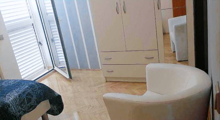 Holiday apartment with terrace, garden & grill — photo 2