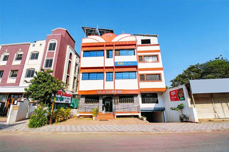 FabHotel Akshay Inn