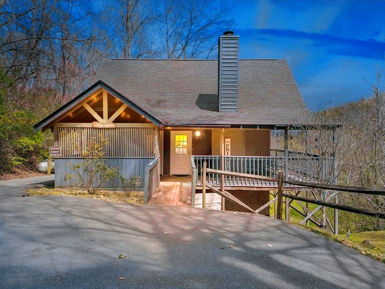 Family-friendly cabin with private pool | Pets allowed — photo 2
