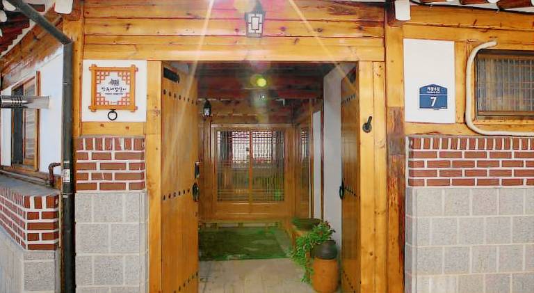 Bed & Breakfast  Jongno District