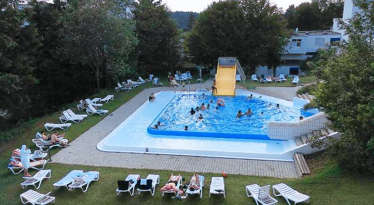 Rental apartment with pool in Neukirchen
