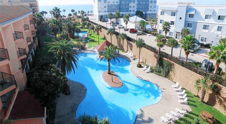 Rental apartment with hot tub, heated pool & terrace | Perfect for remote work — photo 3